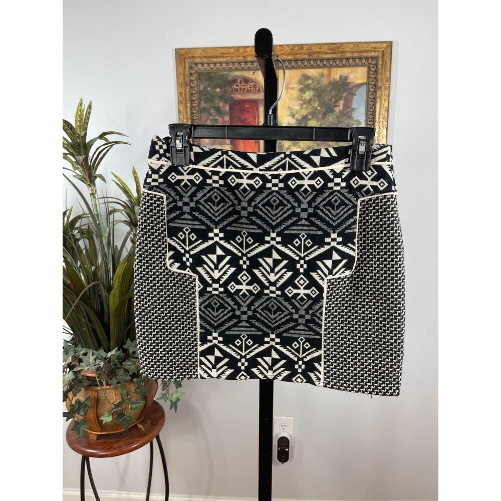 Luster Mini Skirt Women's Small Black White Aztec Print Eclectic Modern Ethnic